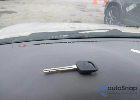 2000 Chevrolet Prizm z USA, uszkodzony, nr VIN 1Y1SK5283YZ424746